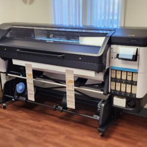 HP Latex media feed accessory supporting roll media to reduce substrate waste and media crashes